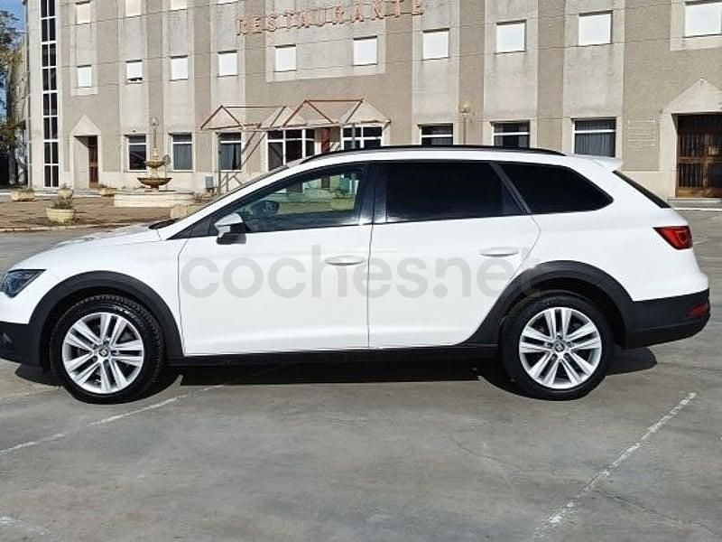 Usado Seat Leon 4Drive 150 CV (110 kW) 2018 Blanco Familiar