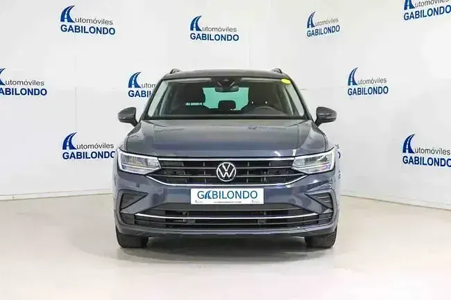 Usado VW Tiguan Life 150 CV (110 kW) 2022 Gris / plata SUV