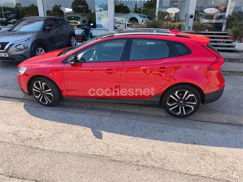 Usado Volvo V40 CC Summum 245 CV (180 kW) 2016 Rojo Familiar