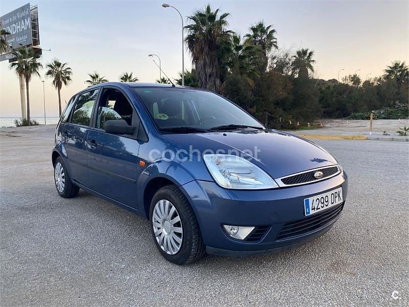 Azul Usado 2005 Ford Fiesta Ghia Berlina | 3900 € - Imagen 1/4