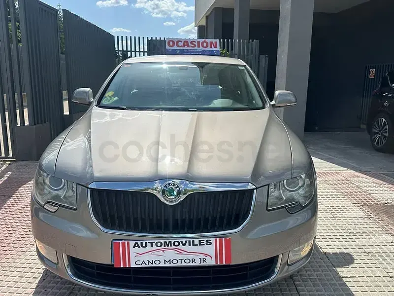 Usado Skoda Superb Elegance 140 CV (102 kW) 2012 Beige Berlina