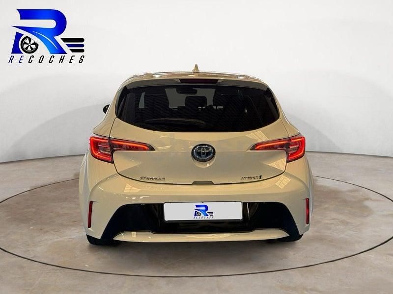 Usado Toyota Corolla Active 122 CV (89 kW) 2020 Blanco Berlina