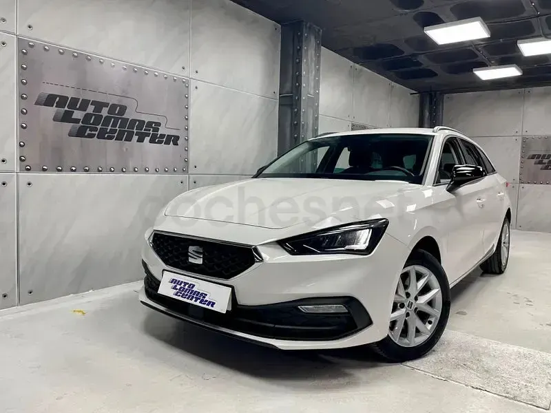 Usado Seat Leon Style 115 CV (84 kW) 2022 Blanco Familiar
