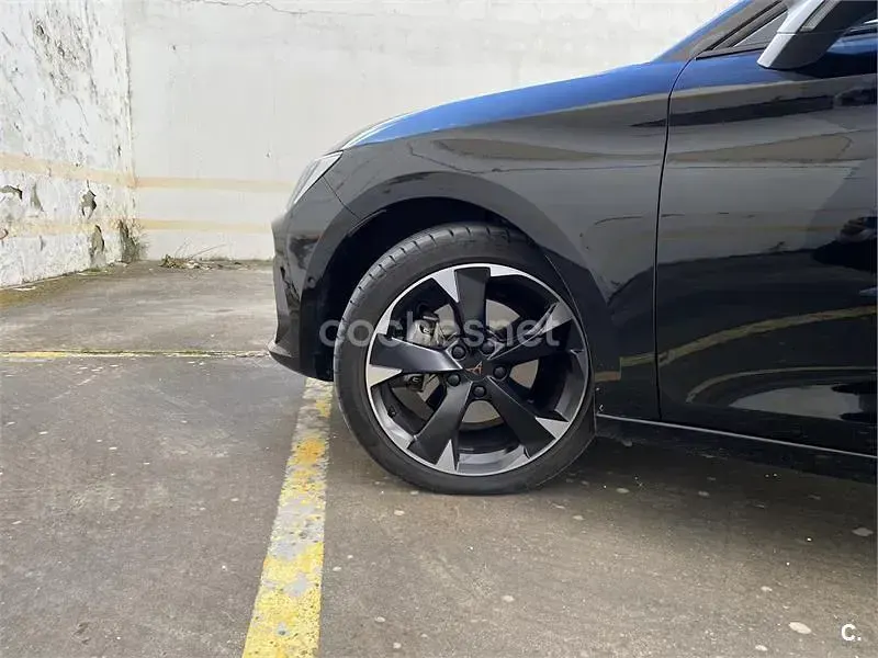 Usado Cupra Leon 190 CV (139 kW) 2024 Negro Familiar