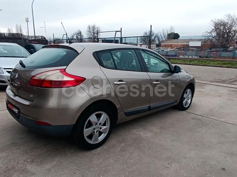 Usado Renault Mégane Dynamique 105 CV (77 kW) 2010 Beige Berlina