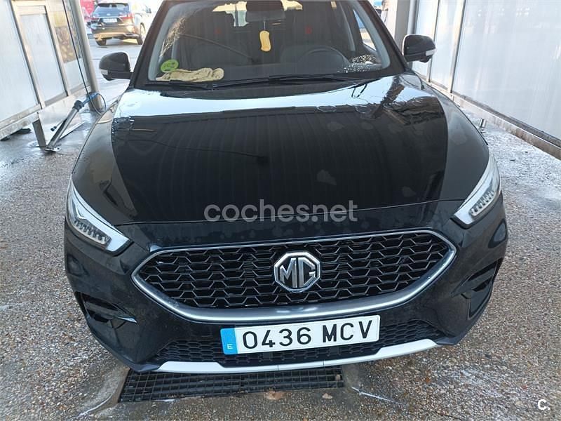 Usado MG ZS Luxury 111 CV (81 kW) 2022 Negro SUV