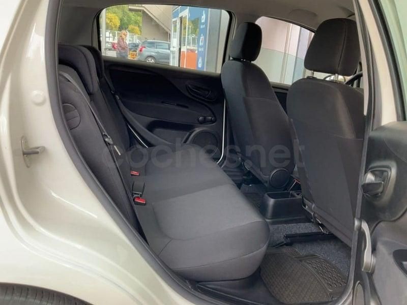 Usado Fiat Punto Young 69 CV (50 kW) 2016 Blanco Berlina