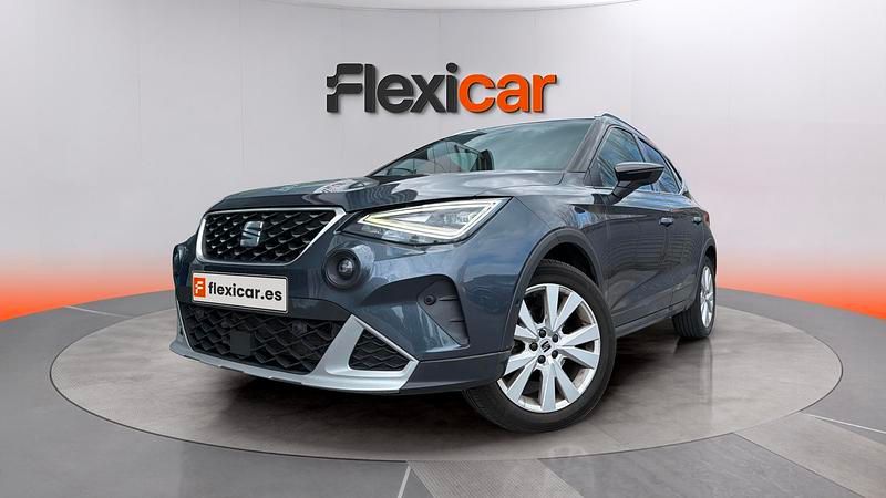 Usado Seat Arona Xperience 110 CV (80 kW) 2021 Gris SUV