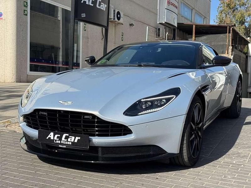 Usado Aston Martin DB11 510 CV (375 kW) 2019 Gris Coupe