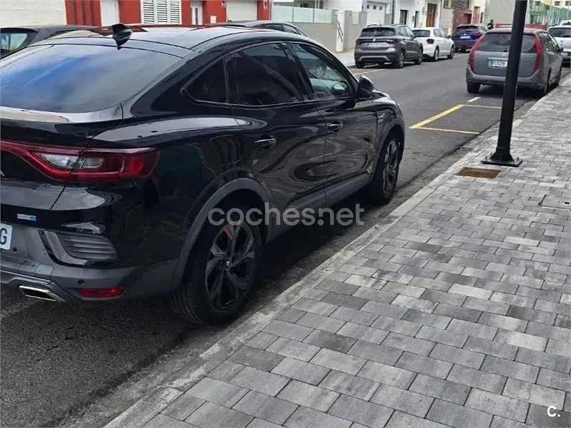 Usado Renault Arkana RS Line 145 CV (106 kW) 2022 Negro SUV