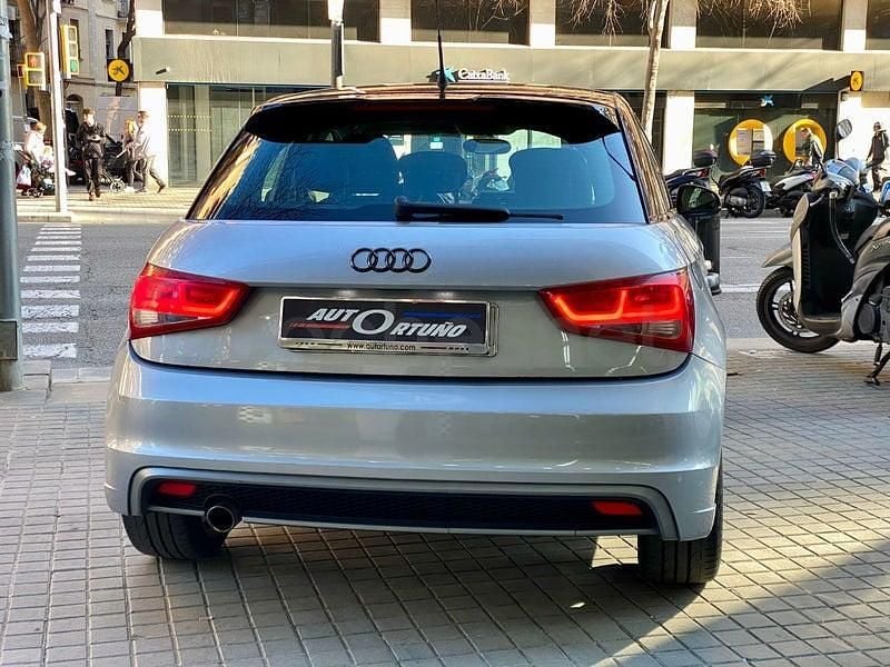 Usado Audi A1 Sportback 116 CV (85 kW) 2015 Gris / plata Utilitario