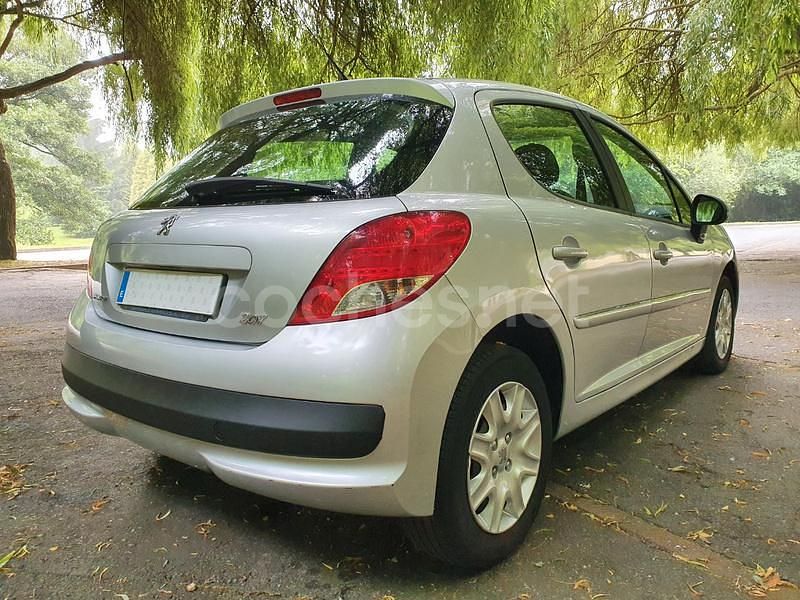 Usado Peugeot 207 Active 92 CV (67 kW) 2012 Gris / plata Berlina