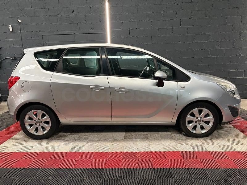 Usado Opel Meriva Selective 110 CV (80 kW) 2012 Gris / plata Monovolumen