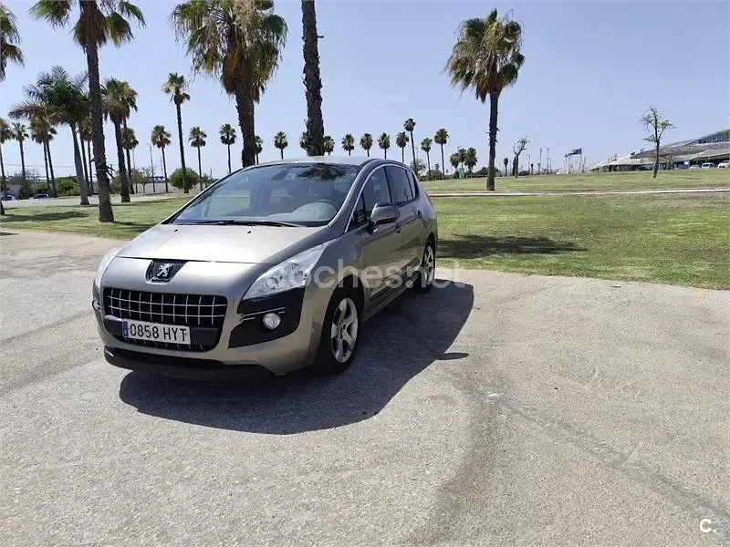 Usado Peugeot 3008 Premium 112 CV (82 kW) 2010 Blanco Familiar