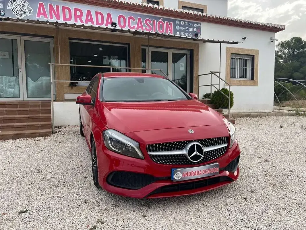 Usado Mercedes A180 116 CV (85 kW) 2018 Rojo Utilitario
