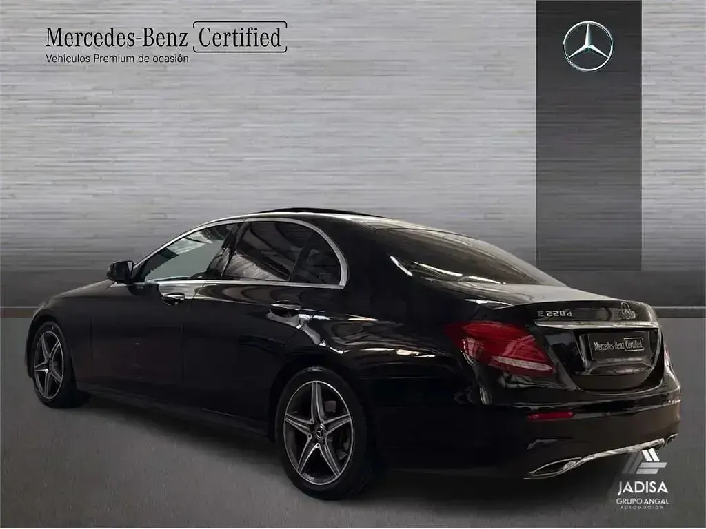 Usado Mercedes E220 194 CV (142 kW) 2019 Negro obsidiana Berlina