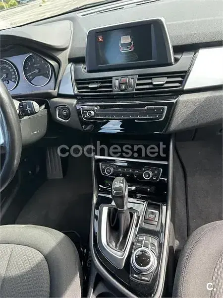 Usado BMW 225 Active Tourer iPerformance 224 CV (164 kW) 2017 Gris / plata Monovolumen