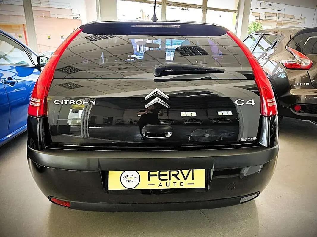 Usado Citroën C4 109 CV (80 kW) 2007 Negro Utilitario