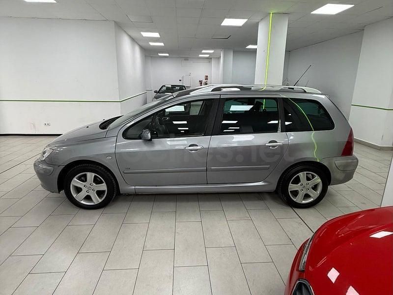 Usado Peugeot 307 110 CV (80 kW) 2005 Gris / plata Familiar