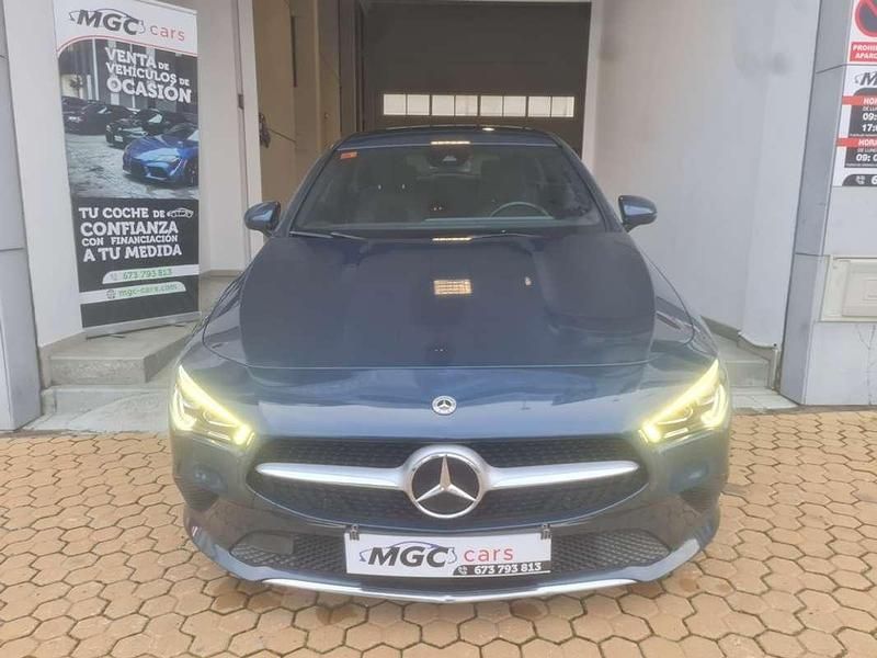 Usado Mercedes CLA220 Shooting Brake 190 CV (139 kW) 2021 Azul Familiar