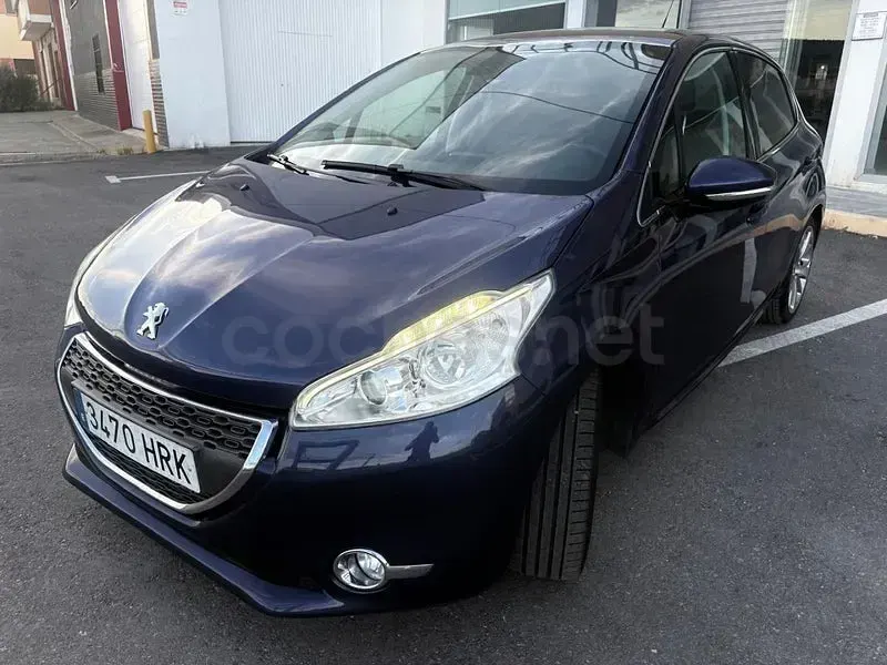 Usado Peugeot 208 Allure 120 CV (88 kW) 2014 Azul Utilitario