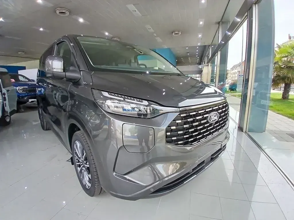 Nuevo Ford Tourneo Custom Titanium X 232 CV (170 kW) 2026 Gris magnetic (metalizado) Van