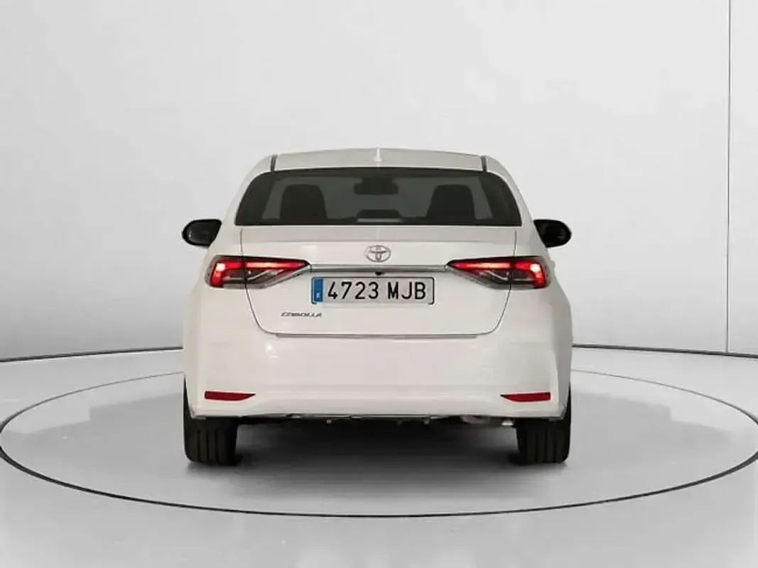 Usado Toyota Corolla 125 CV (91 kW) 2023 Blanco Berlina