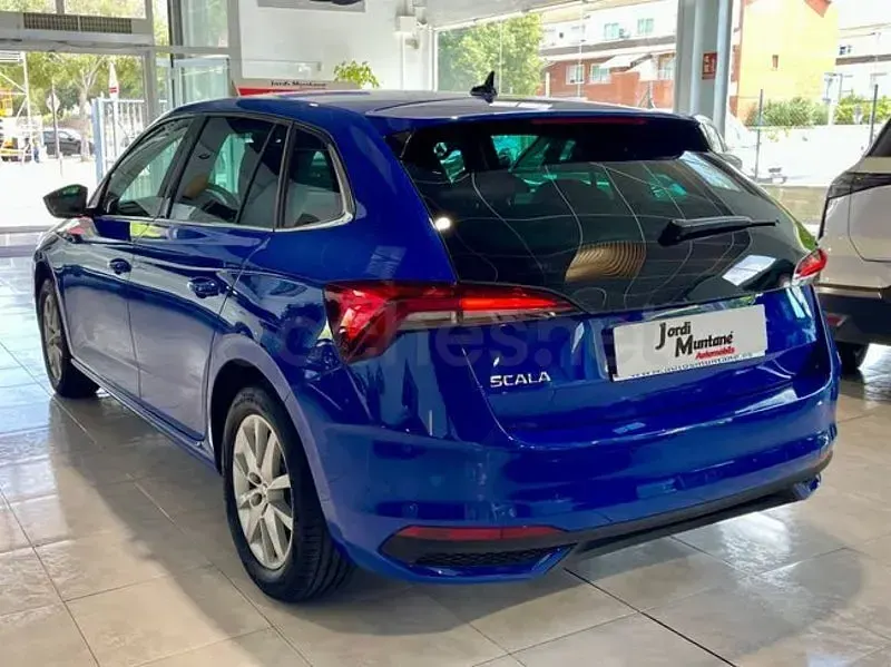Usado Skoda Scala Selection 115 CV (84 kW) 2025 Azul Utilitario