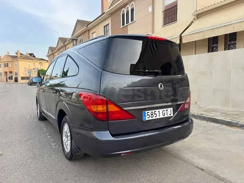 Usado SsangYong Rodius 165 CV (121 kW) 2010 Azul Monovolumen