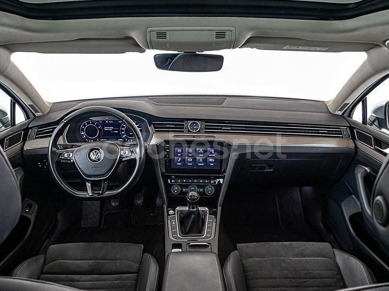 Usado VW Passat Sportline 150 CV (110 kW) 2018 Blanco Familiar
