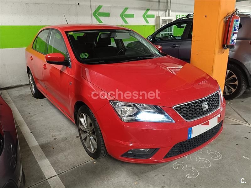Usado Seat Toledo Reference 105 CV (77 kW) 2015 Rojo Berlina