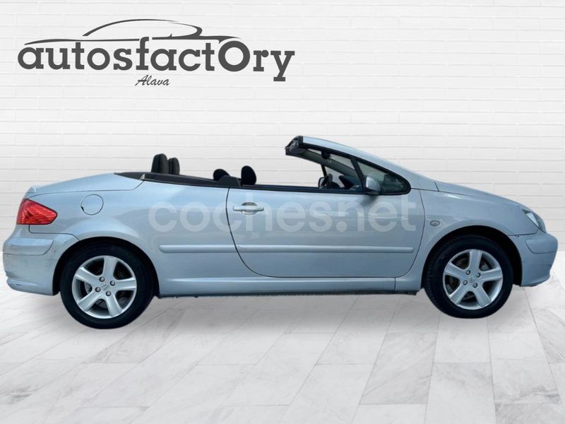 Usado Peugeot 307 CC 143 CV (105 kW) 2005 Gris / plata Descapotable