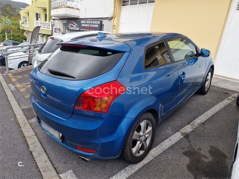 Usado Kia Ceed Plus 105 CV (77 kW) 2011 Azul Utilitario