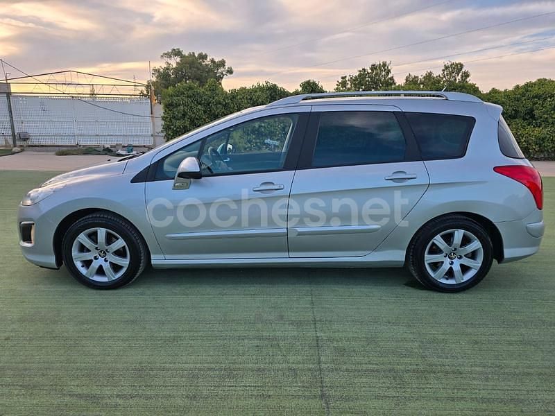 Usado Peugeot 308 SW Sportium 120 CV (88 kW) 2011 Gris / plata Familiar