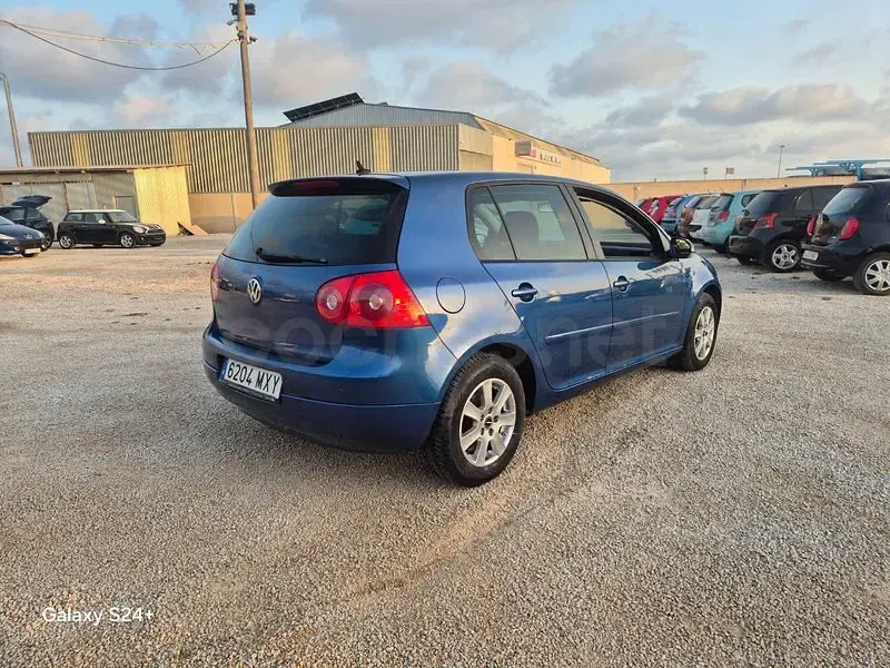 Usado VW Golf V Highline 105 CV (77 kW) 2007 Azul Berlina
