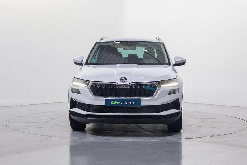 Usado Skoda Karoq Ambition 116 CV (85 kW) 2023 Blanco SUV