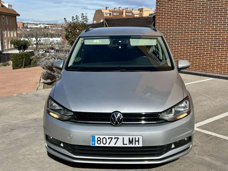 Gris / plata Usado 2021 VW Touran Advance Monovolumen | 16.500 € (Buen precio) - Imagen 1/4