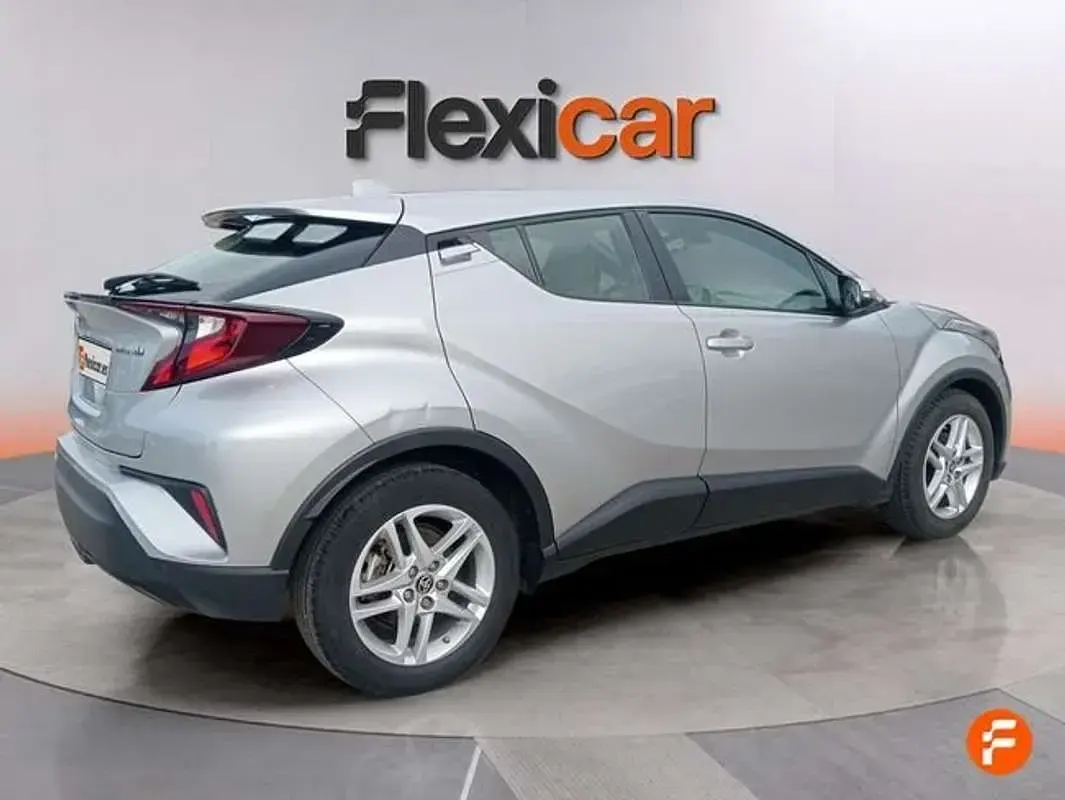 Käytetty Toyota C-HR Active 140 HP (102 kW) 2023 Harmaa Katumaasturi