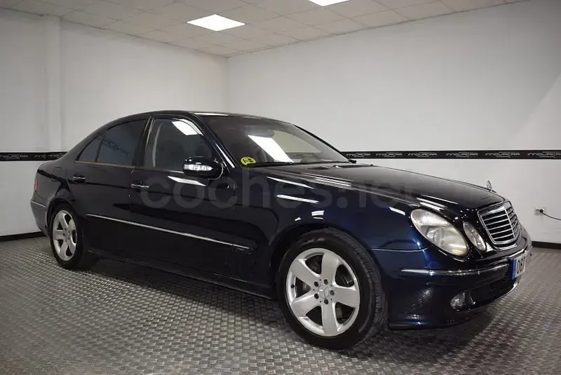 Usado Mercedes E500 Avantgarde 306 CV (225 kW) 2002 Azul Berlina