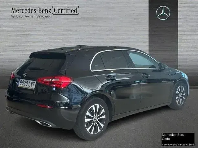 Usado Mercedes A180 136 CV (100 kW) 2021 Negro cosmos