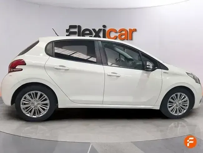 Usado Peugeot 208 Style 75 CV (55 kW) 2017 Blanco Utilitario