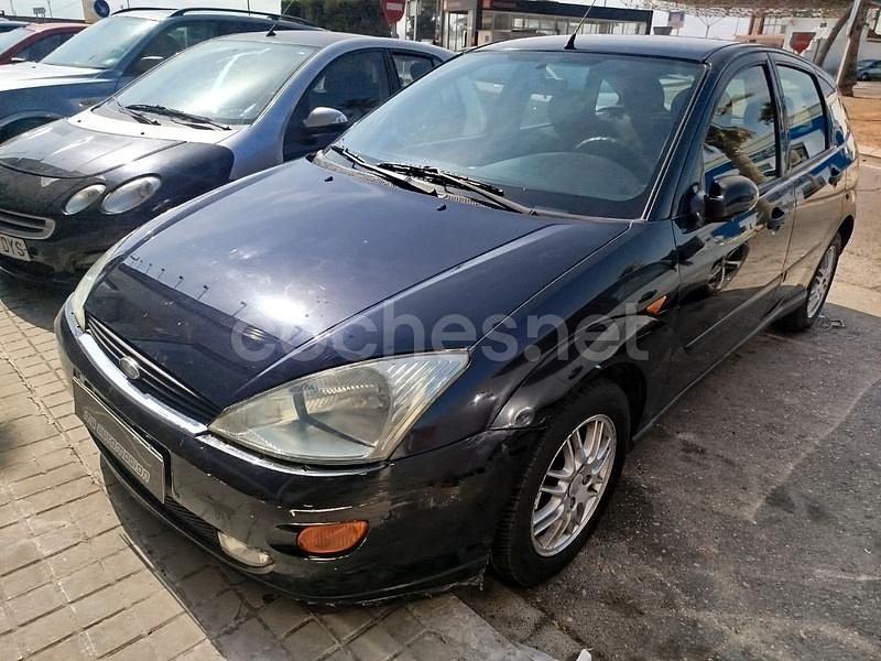 Usado Ford Focus Ambiente 90 CV (66 kW) 2000 Negro Berlina