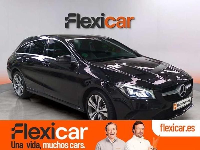 Usado Mercedes CLA200 Shooting Brake 136 CV (100 kW) 2018 Negro Familiar