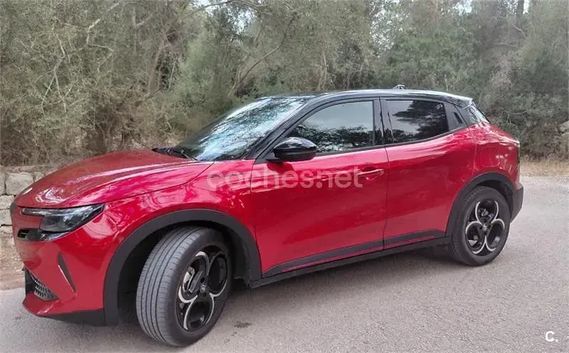 Usado Alfa Romeo Junior 145 CV (106 kW) 2025 Rojo SUV