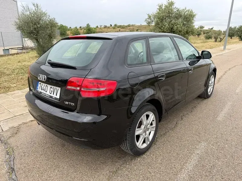 Begagnad Audi A3 Ambiente 105 HK (77 kW) 2010 Svart Halvkombi
