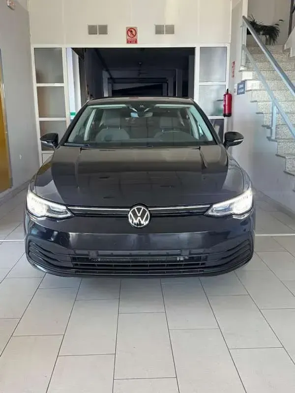 Usado VW Golf VIII Life 150 CV (110 kW) 2022 Negro Utilitario