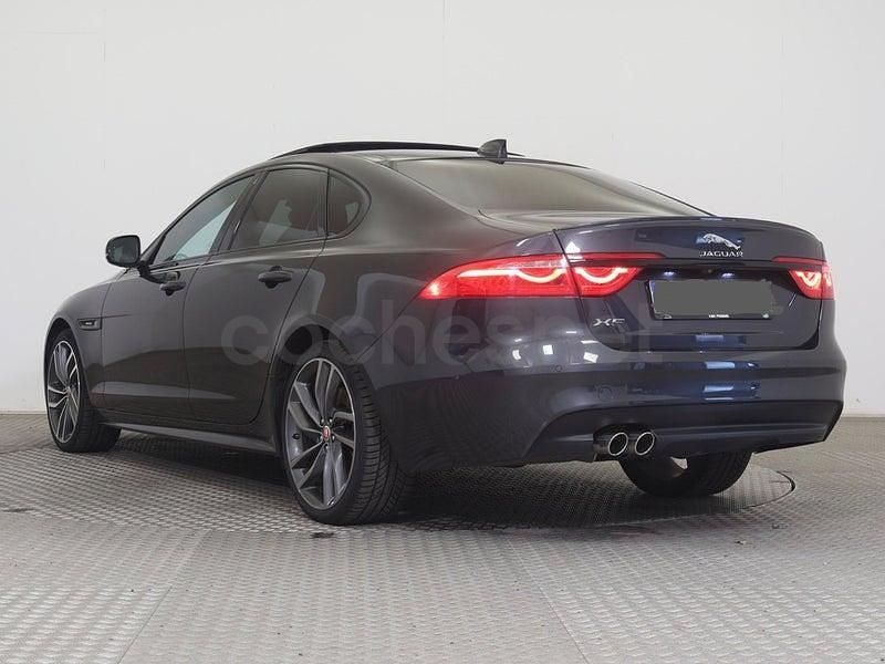 Usado Jaguar XF Prestige 180 CV (132 kW) 2020 Gris / plata Berlina