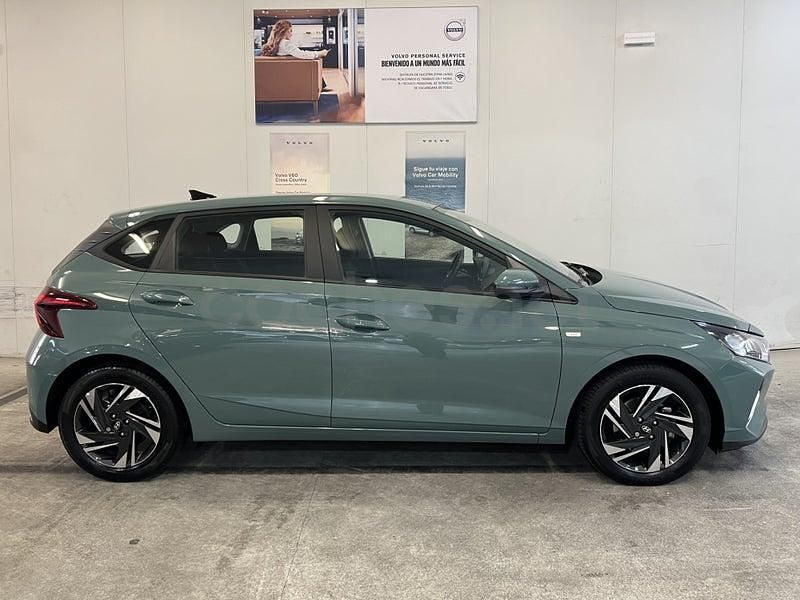 Usado Hyundai i20 100 CV (73 kW) 2023 Verde Utilitario