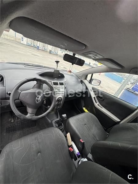 Usado Toyota Yaris Live 69 CV (50 kW) 2011 Blanco Berlina