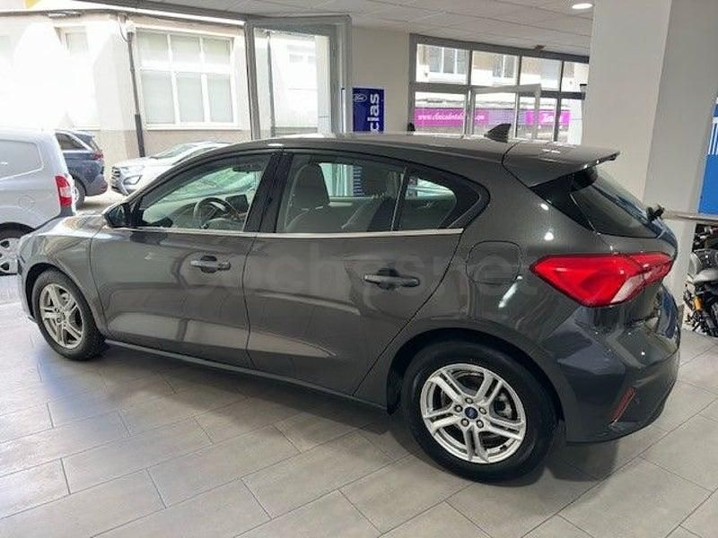 Usado Ford Focus Trend 120 CV (88 kW) 2022 Gris / plata Berlina